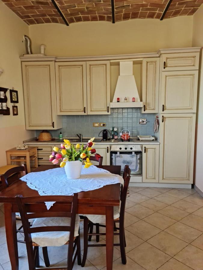 Appartamento Lago Trasimeno - Torricella Pg Екстер'єр фото